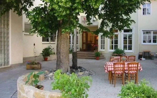 ZUR Schonen Schnitterin Gasthof