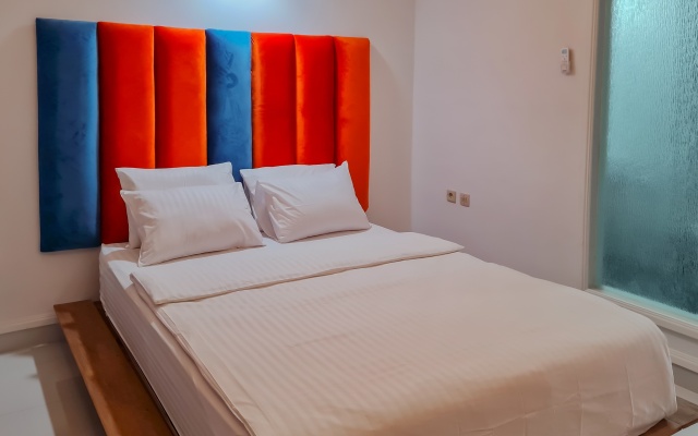 Sans Hotel Grand Sabaraya Cikampek – Guest Rooms – Karawang