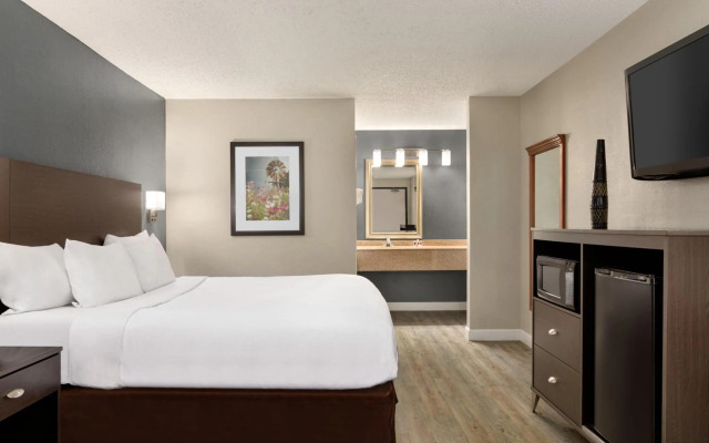 Baymont by Wyndham Wilmington