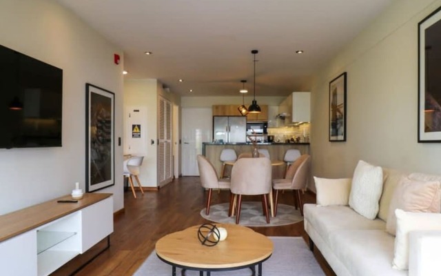 w Fascinating 1BR With Balcony in Miraflores