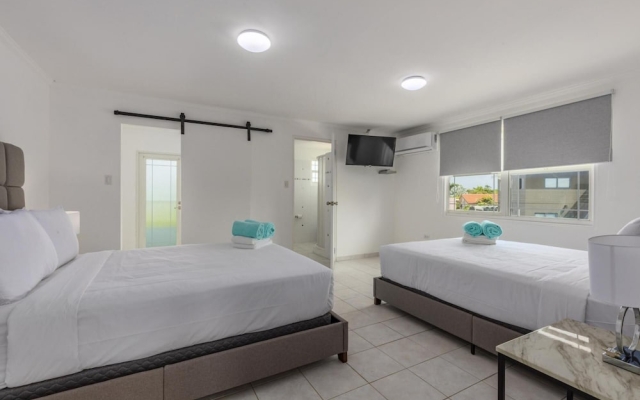 4BR 4BA Villa w Private Pool Eagle Palm Beach