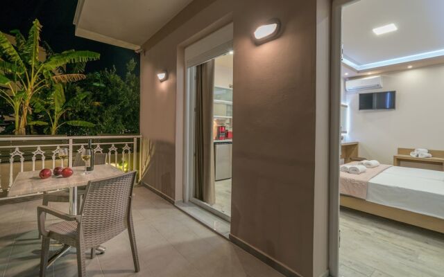 Nikos & Maria Studios