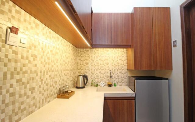 RedDoorz Plus near Hartono Mall 2