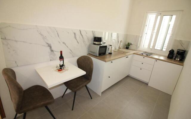 makarska centre1free parking