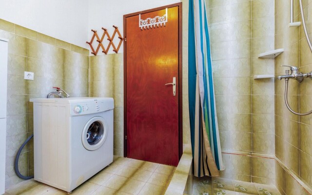 Stunning Home in Pinezici With Wifi and 3 Bedrooms