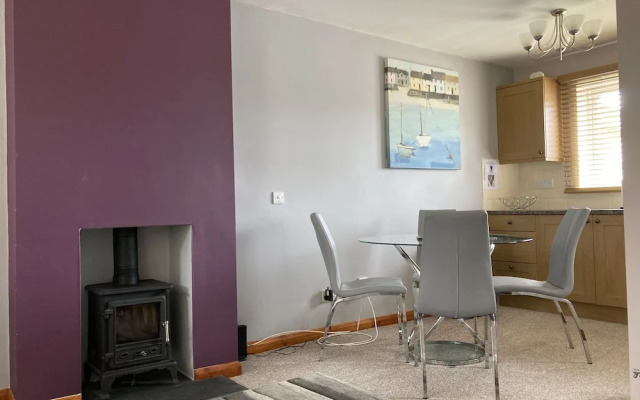 Spacious Detached Bungalow With Ample Parking