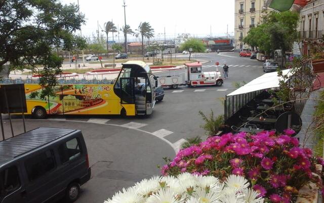 Holland International Rooms