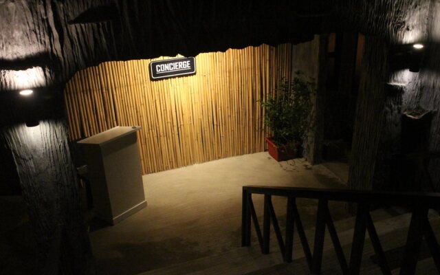 The Cavern Pod Hotel & Specialty Café - Hostel