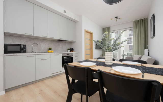 Apartment With Parking by Renters