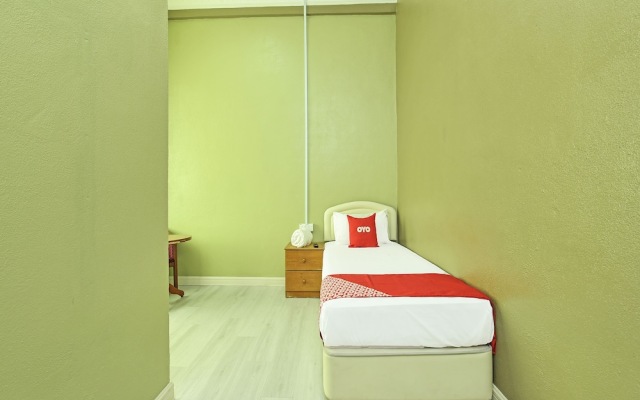 Oyo 90639 Hotel Azimah