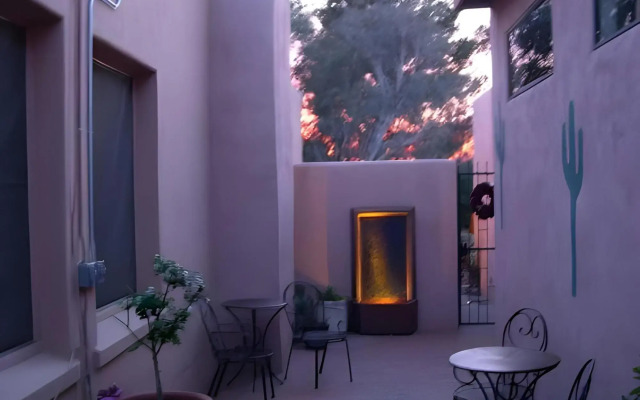 Adobe Rose Inn B&B
