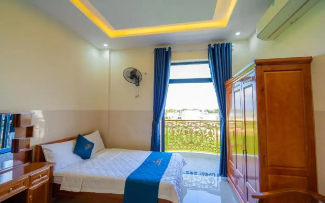 Golden Hotel 2