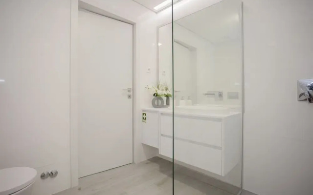 Liiiving -Luxury River View Apartment VI