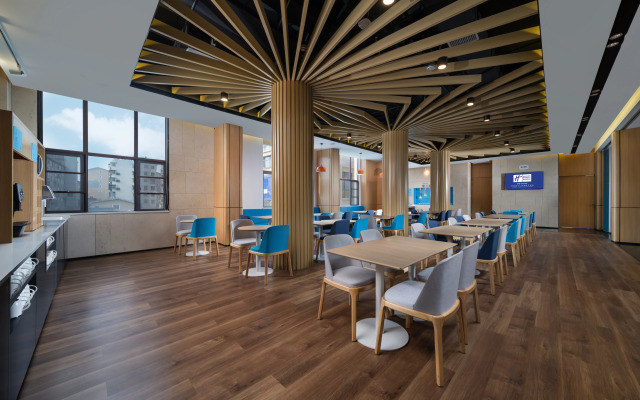 Holiday Inn Exp Jingdezhen Taoxichuan by