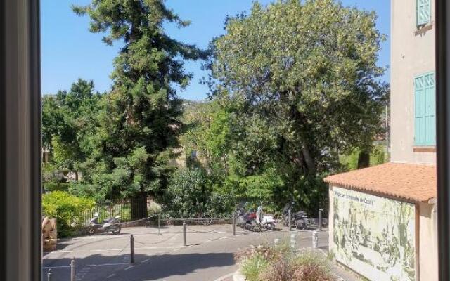 Appartement au cœur de cassis vue sur le parc