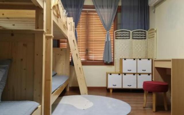 Yeojamani Guesthouse (Female Only)