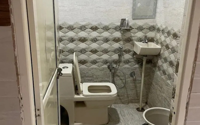 Sunrise Hotel & Restaurant