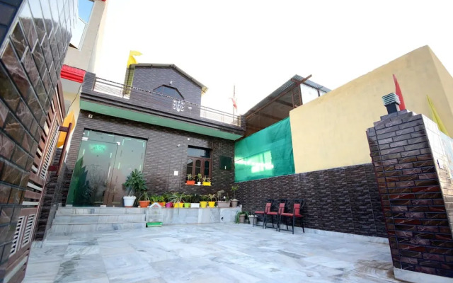 OYO 28097 Hotel Park View