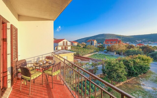 Beautiful Apartment in Vinisce With 1 Bedrooms and Wifi