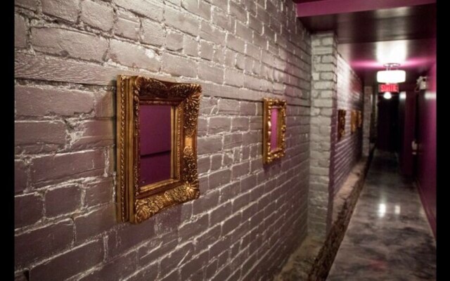 Classic Studio Downtowndrummond Near Ritz 102