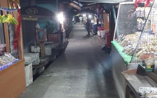 Calm at Bangphat