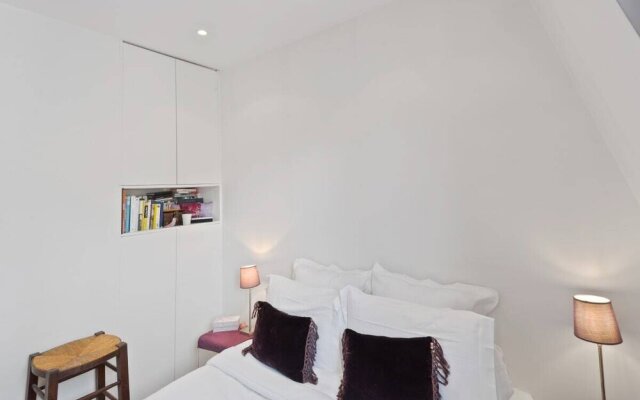 Lovely and Bright apt for 3 Near Montmartre