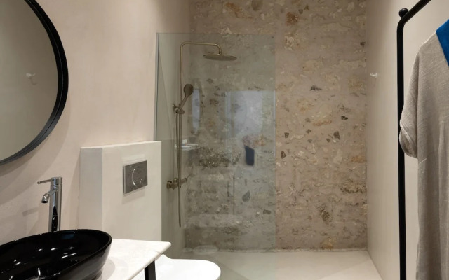 Sutor Chic Manor