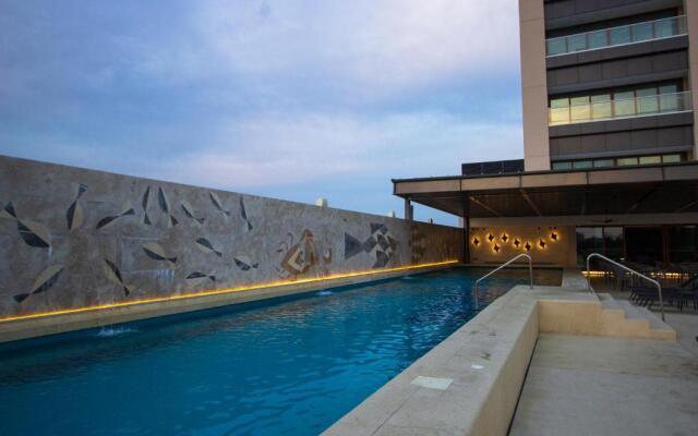 Holiday Inn & Suites Puerto Vallarta Marina & Golf