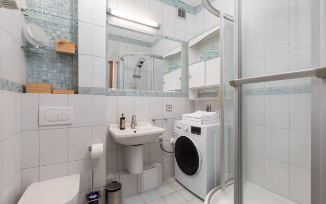 Studio Al. Wyzwolenia 10 by Renters