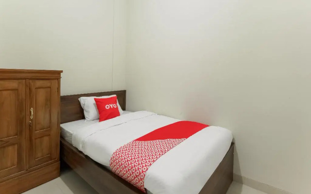 OYO 90045 Annafi Apartel