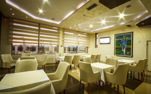 Hotel Oasis Tuzi