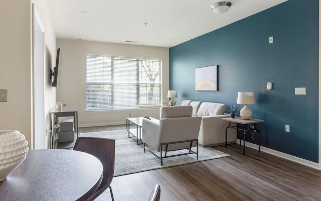 Landing Amazing 2bd, Gym, Pool