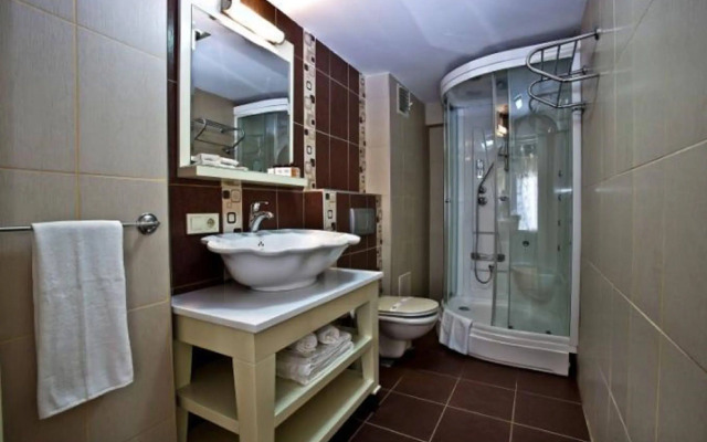Royce Hotel