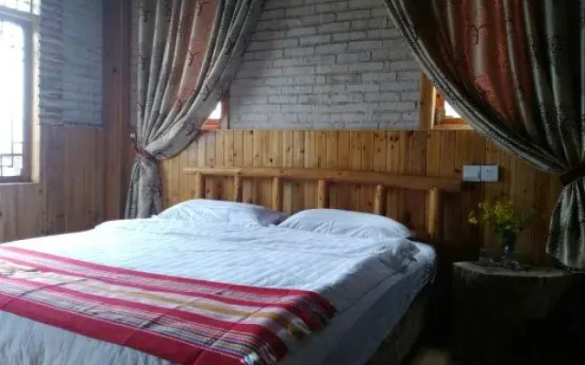 Dragon Hill Scenic Hotel
