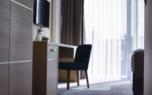 AZZA Hotel & Restaurant