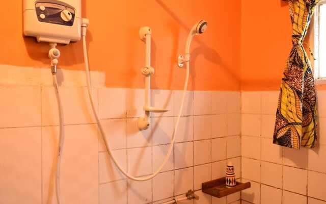 Room in B&B - Amahoro Guest House - Double Room With Private Shower Room