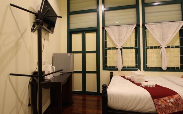 Srisomboon Hostel