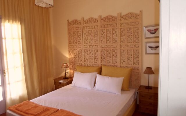 Ariadne Studios Skyros