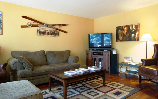 Auberge Kicking Horse Guest House