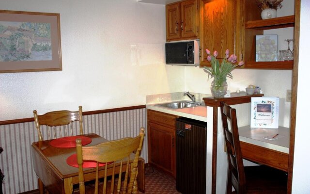 Lookout Inn GuestHouse and Suites