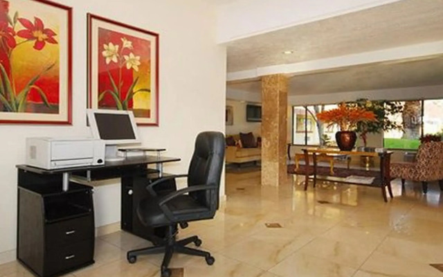 Quality Inn & Suites Bakersfield