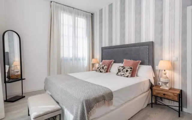 Apartamentos Puerta Elvira Suites 3000