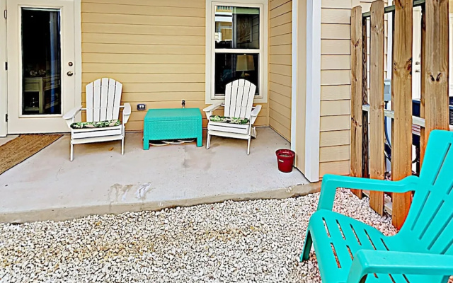 Sandy Retreat - 2 Br Condo