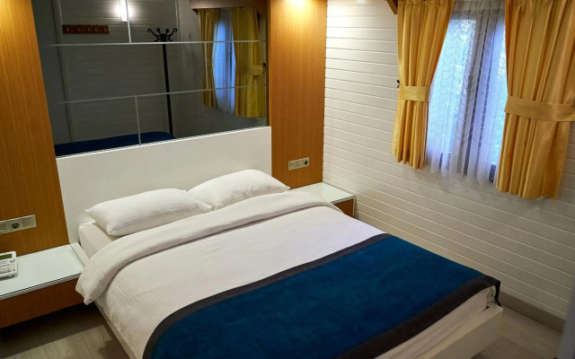 Azur Hotel