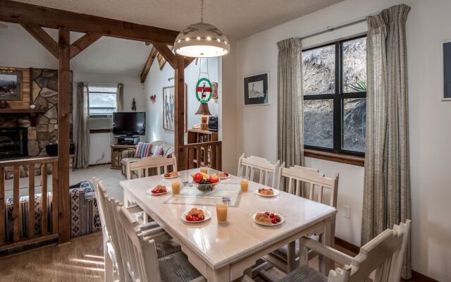 Enhanted Moose - Three Bedroom Cabin