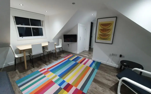 Chic Spacious Apartment in Peterborough