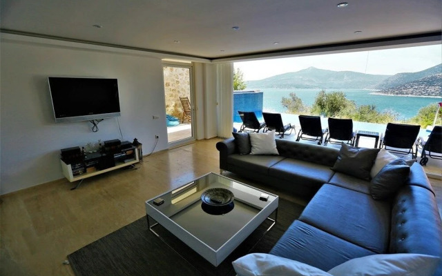 Villa Luminex by Akdenizvillam