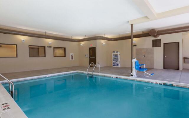 Super 8 Bismarck North