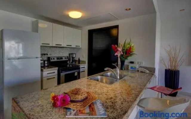 EL208 Elements Condos