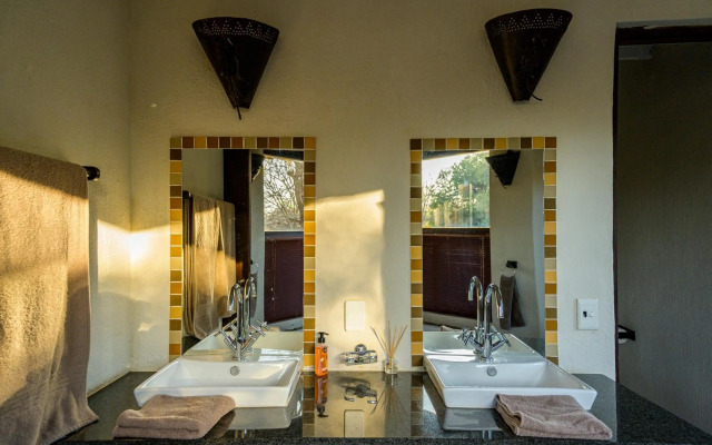 Leopard's Lair Bush Lodge